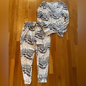 Women’s KIKIT tie dye pajama set!